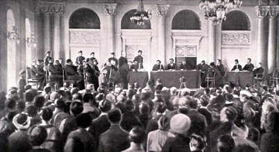 Les dignitaires de l'église catholique russe devant le tribunal révolutionnaire de Moscou, en 1923.