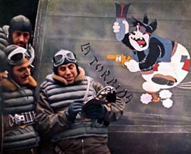 World War II. 
Des aviateurs ont décoré leur cabine avec un personnage célèbre de Walt Disney, in la revue  "Signal" de février 1941.