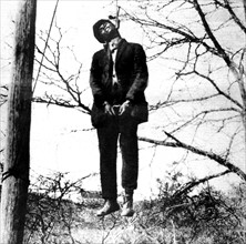 Lynching scene in Texas, 1930. A black man, accused of having attacked a white woman, is hanged immediately.