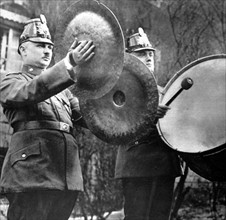 Création à Berlin, en 1930, d'un corps de "policiers musiciens".