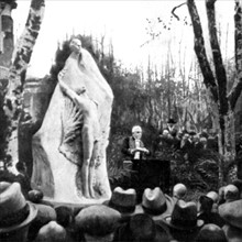 Inauguration à Marseille du monument Edmond Rostand, en 1930.