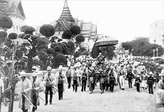 After the funeral of his father H.M. Chulalongkorn, new King of Siam, H.M. Maha Vajiravudh going back to his palace in Bangkok (1910)