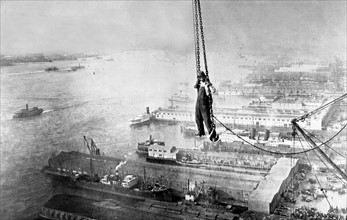 New York aerial building site, 1910