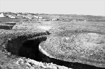 Première Guerre Mondiale. 
Les défenses de Salonique inspectées par le général Sarrail (1916).