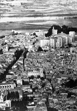 Vue de la ville d'Avignon et du palais des Papes (1929)