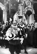 At the Vatican, in 1929, it is the first time a pope of the apostolic palaces has been out of since 1870.