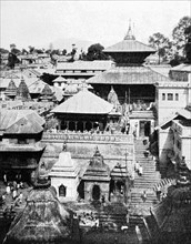 Les temples de Pashpati, cité Sainte, aux environs de Katmandou (1929).