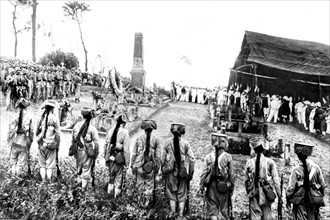 Au Tonkin, le 6 septembre 1910, inauguration de la stèle érigée à la mémoire des soldats français et annamites