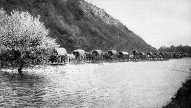 Première Guerre Mondiale. 
Convoi de l'armée serbe en retraite au nord-est de Kragonyevats, en 1916.