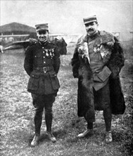 Première Guerre Mondiale. 
Le sergent pilote Guynemer et le capitaine Brocard, en 1916.