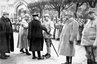 Première Guerre Mondiale.
Le président Poincaré remet le grand cordon de la Légion d'Honneur au général Roques, en 1916.