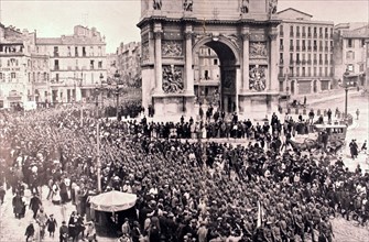 Première Guerre Mondiale. 
Arrivée à Marseille de soldats russes venant combattre sur le front français (1916).