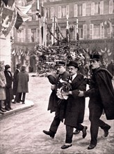 Arrestation d'un manifestant à l'occasion de la fête de Jeanne d'Arc à Paris, le 9 mai 1926.
