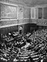 L'Assemblée nationale réunie à Versailles, en 1926, pour la création d'une caisse d'amortissement.