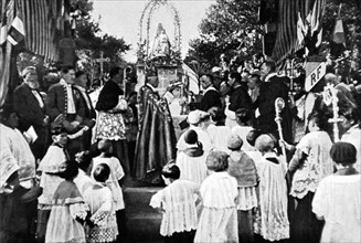 Fête du couronnement de l'antique vierge de l'Ermitage, à Font-Romeu, en 1926.