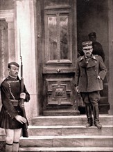 Coup d'état militaire en Grèce, en 1926.
Le général Condylis sortant du ministère de la Guerre, à Athènes