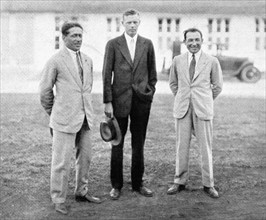 En Amérique centrale, rencontre des vainqueurs de l'Atlantique nord et de l'Atlantique sud. De gauche à droite, les aviateurs Costes, Lindbergh et Le Brix 
(1928)