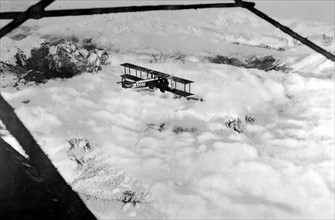 Un grand Goliath de l'Air Union, piloté par Barjac au-dessus du Mont Blanc, en 1928.