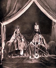 Le négus Taffari Makonnen et la reine Ouïzero Menen sur leur trône au palais royal d'Addis Abeba