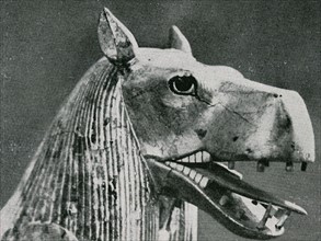 Tutankhamen's treasure, Head adorning one of the royal beds