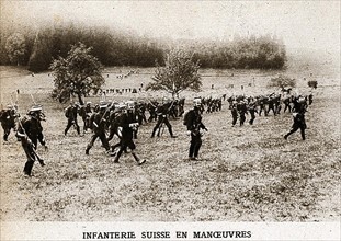 Infanterie suisse en manoeuvres, lors de la 1ère Guerre mondiale