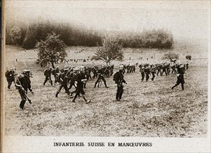 Infanterie suisse en manoeuvre lors de la première Guerre mondiale