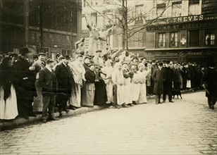 Workers in the Halles de Paris