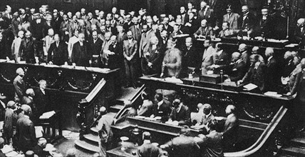 1930 / Collapse of the Weimar Republic