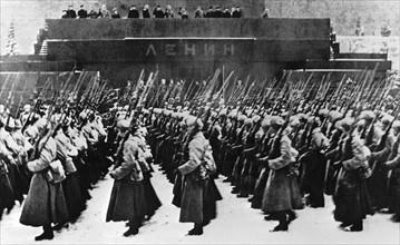 1941 / Attack of the USSR / Troops parade in Moscow