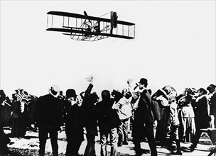 Le "Kitty Hawk", aéroplane des frères Wright (1903)