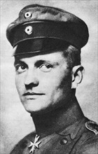 Baron von Richthofen falls on the Somme