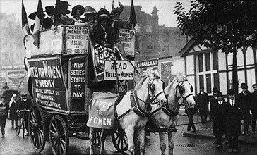 Demonstration of the sufragettes in Great-Britain in 1901