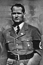 Rudolf Hess, le successeur d'Hitler, partant pour l'Ecosse