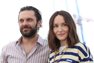 Pio Marmaï and Anaïs Demoustier (in Prada) pose during "La Vénus Electrique" (The Electric Kiss)