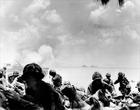 Marines américains sur une plage de Saïpan en juin 1944