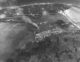 Vue aérienne de positions japonaises enfeu, à Cabras (Mariannes)