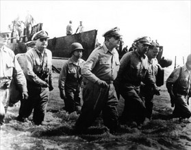 Le général MacArthur revient aux Philippines, à Lingayen (1945)