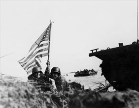Marines américains débarquant sur l'ile de Guam (Pacifique),1944.