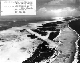 Atoll de Tarawa (iles Gilbert et  Ella, Pacifique) : vue aérienne, 1944.