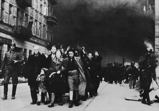 Polonais emmenés par les allemands, Varsovie août-octobre 1944.