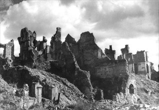 Warsaw in ruins, 1945.