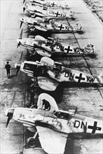 Chasseurs allemands Messerschmidt 109 sur un aérodrome, 1942