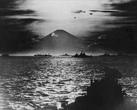 Navires de guerre alliés dans la baie de Tokyo, 2 septembre 1945.