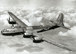 Bombardier lourd stratégique américain Boeing B-29, 1944-45.