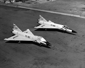 Avion d'entraînement Convair TF-102A et intercepteur Convair F-102