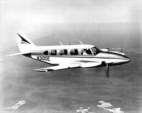 Avion de liaisons et d'affaires américain Piper Navajo.