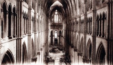 La cathédrale de Reims après les bombardements