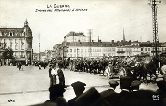 German troops invading the city of Amiens, 1914