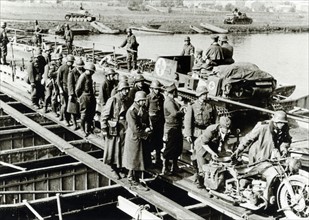 Pont flottant de l'armée allemande à Floing, 1940