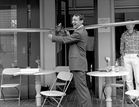 Harvey Milk inaugurant le Plaza Cafe à San Francisco, mars 1978